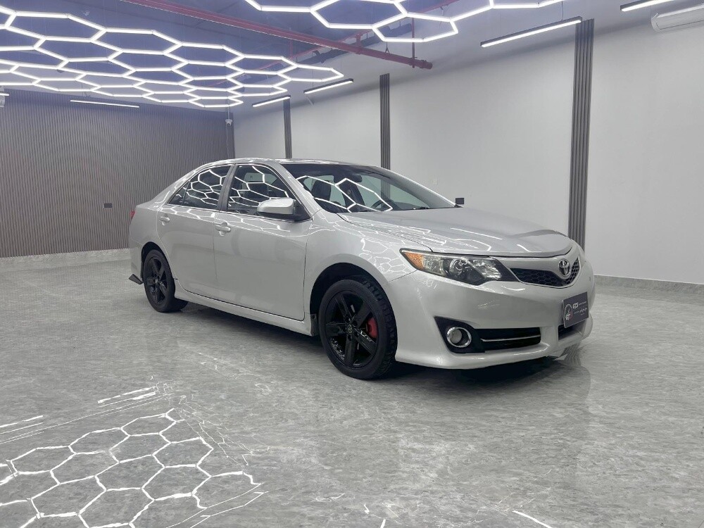 camry se 2014 — photo 4 for sale in Qatar
