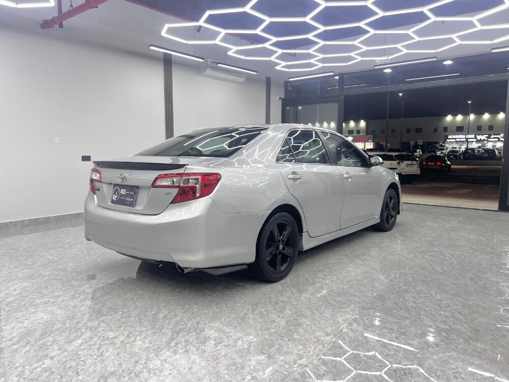 camry se 2014 — photo 5 for sale in Qatar