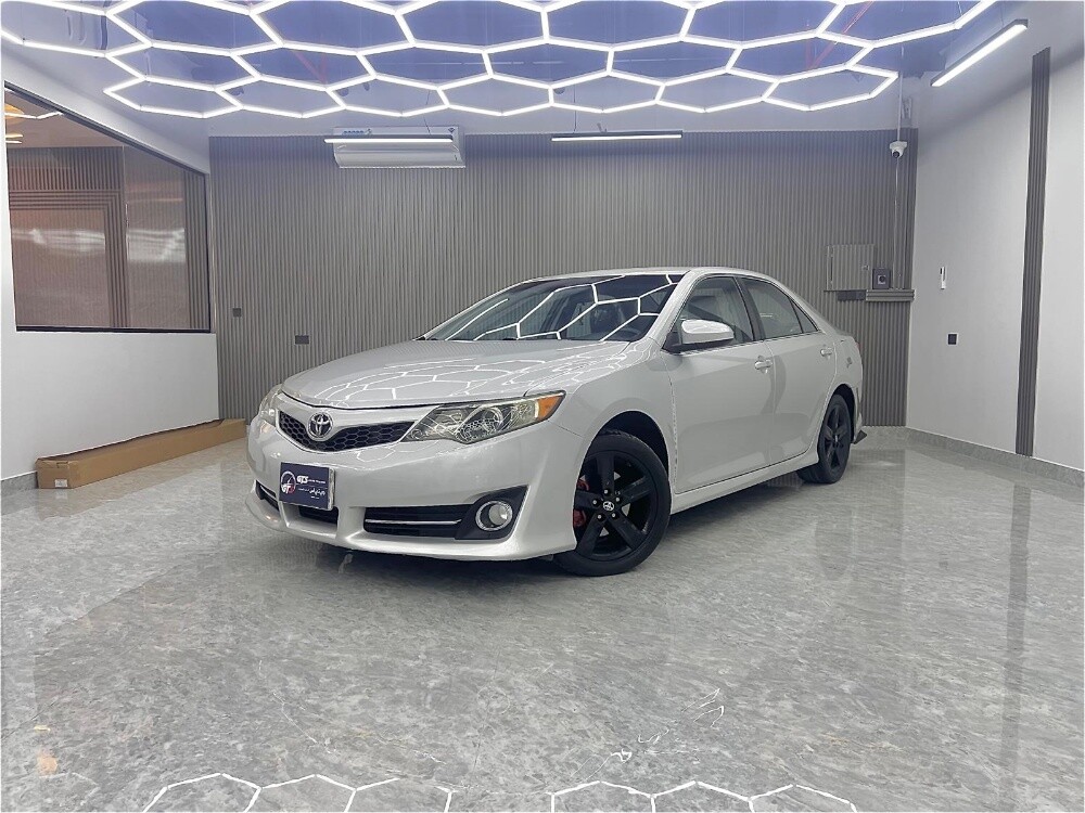 camry se 2014 — photo 1 for sale in Qatar