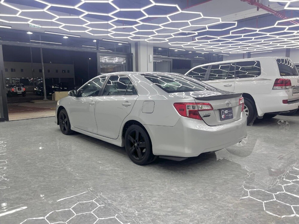 camry se 2014 — photo 7 for sale in Qatar