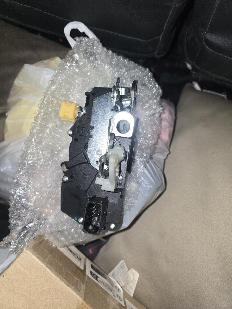 GMC YOKON  car Door lock  availabl - 3
