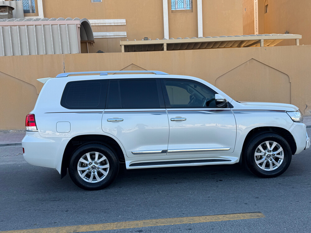 Land Cruiser GXR v8 — photo 8 for sale in Qatar