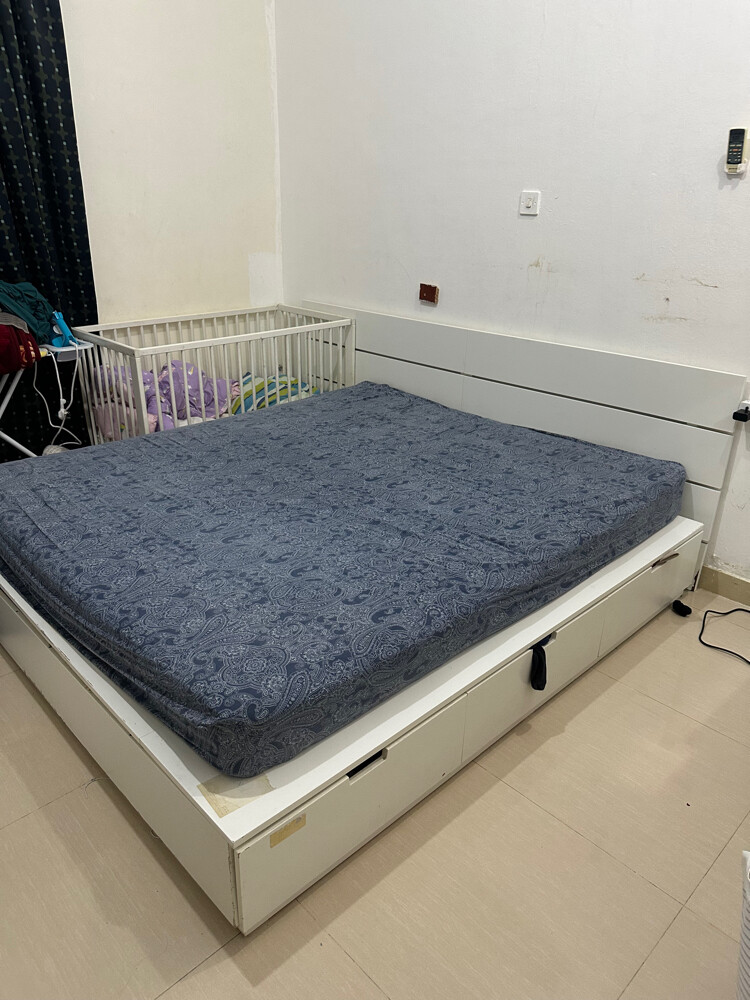 2 beds + mattress - 4