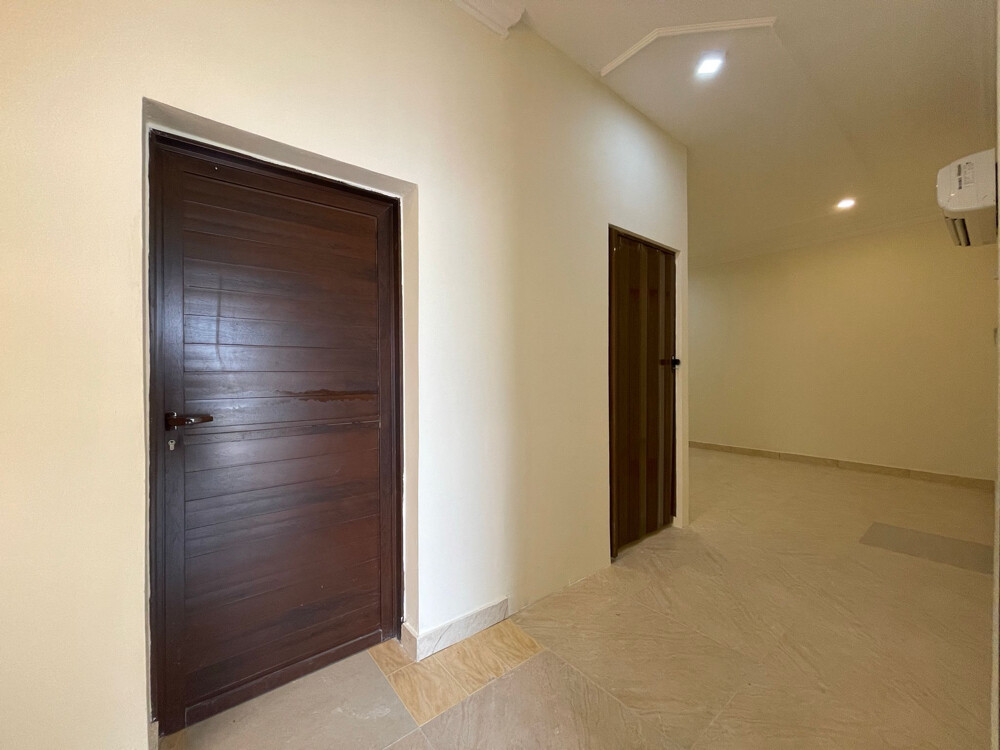 STUDIO NEA B SQUARE MALL F RING R - 5