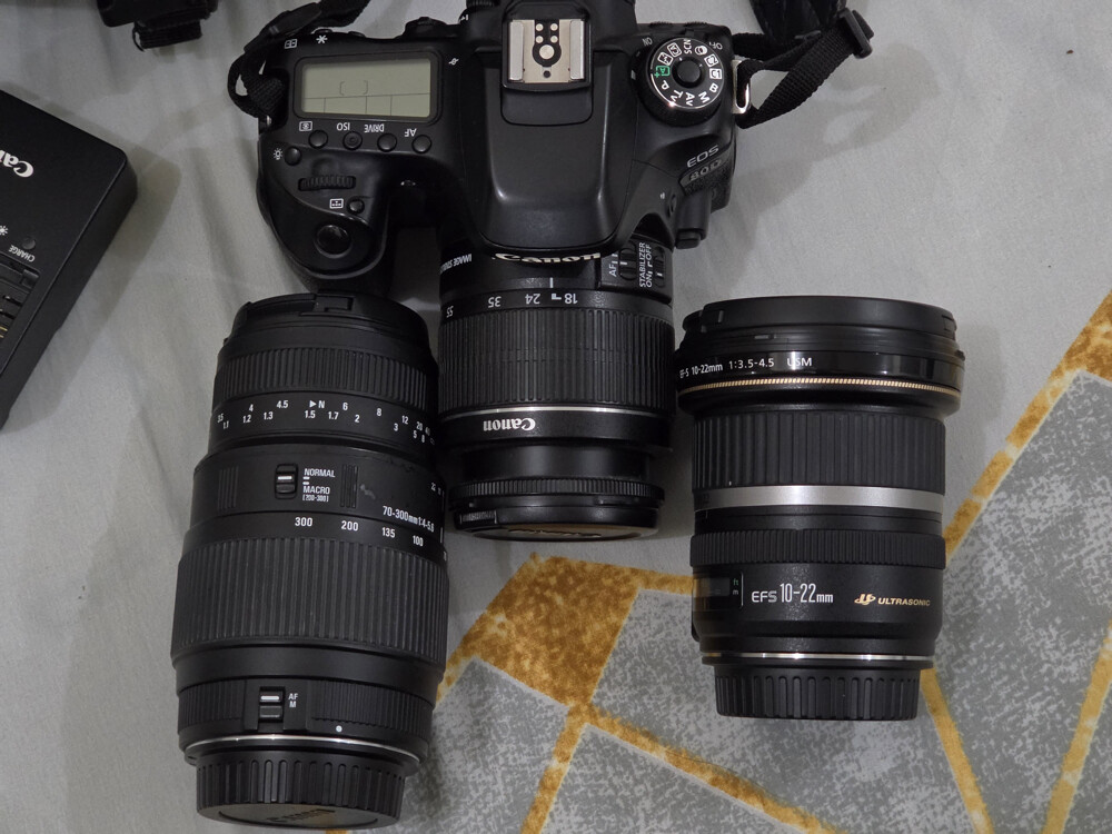 canon camera 80D - 4