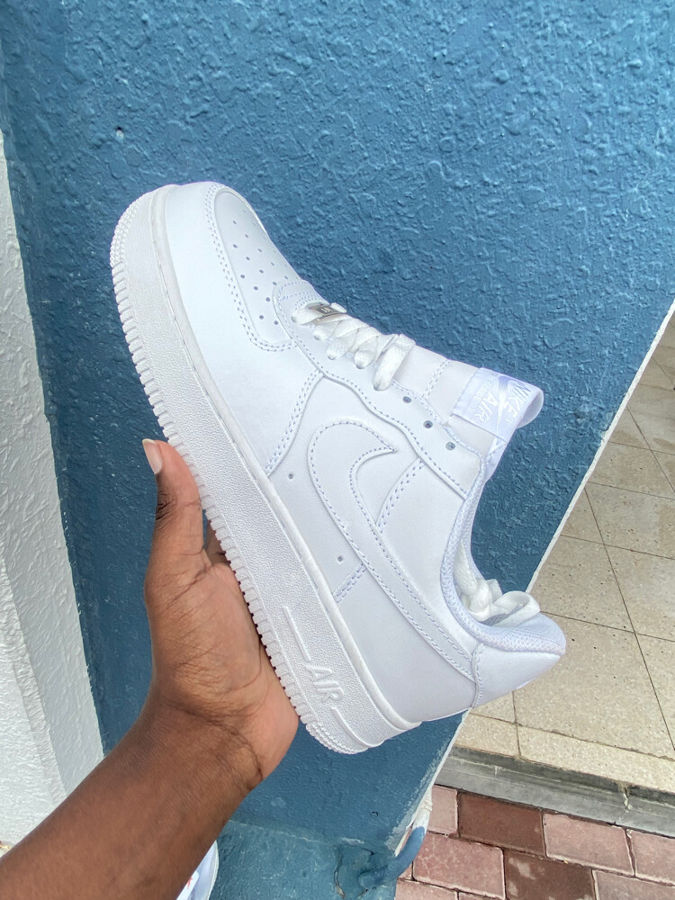 Nike Airforce 1 plain white  - 3