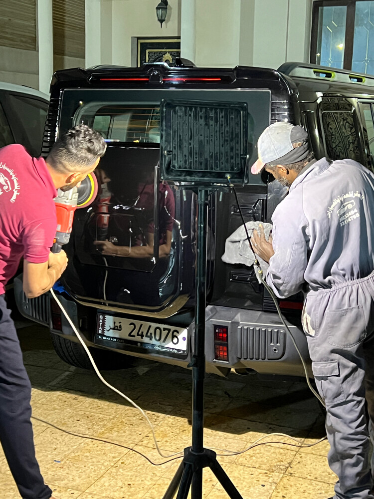 غسيل وتلميع سيارات عند باب بيتك - 1