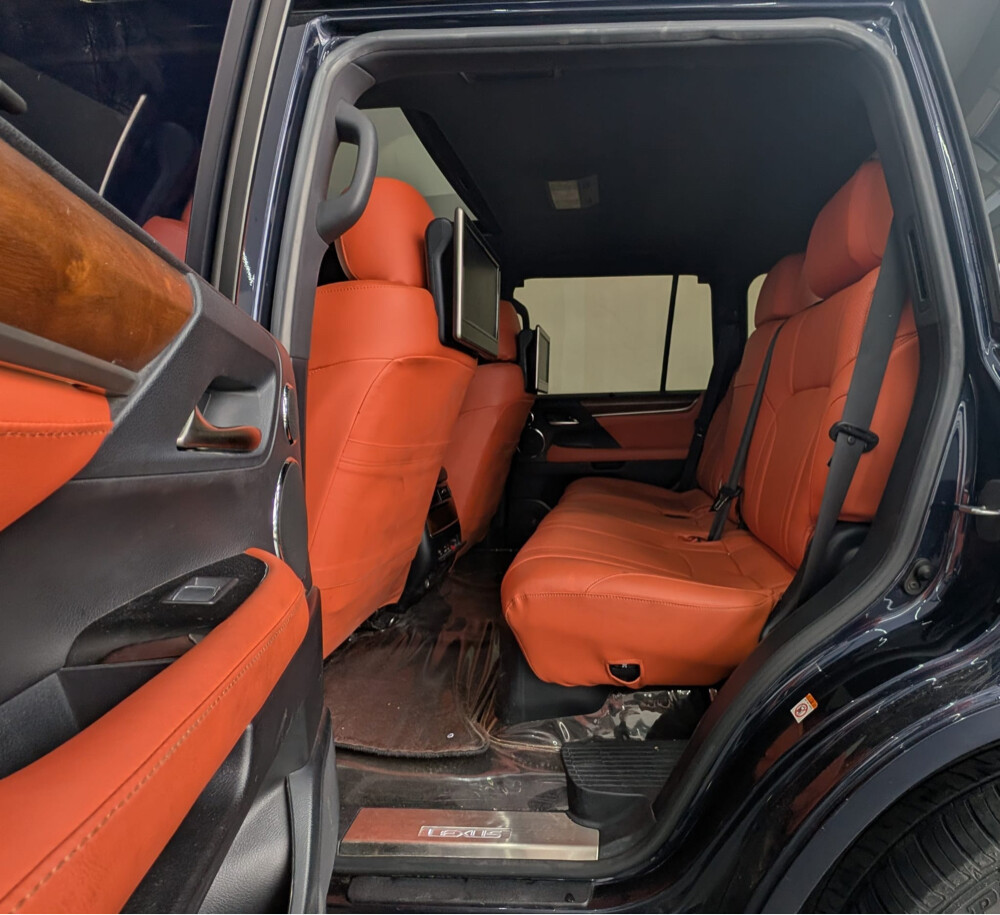 2017 Lexus LX 570 -full service h - 11