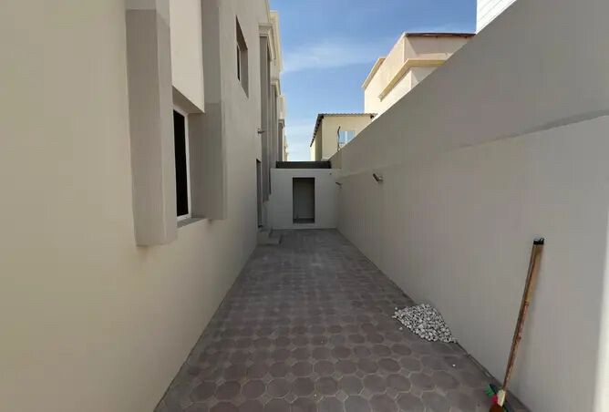 فيلا في مجمع للبيع في ام العمد ٦  - 2