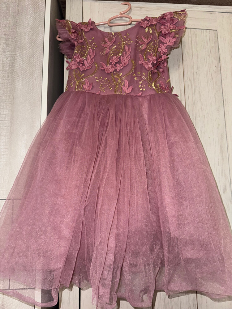 Abayas and dresses - 10