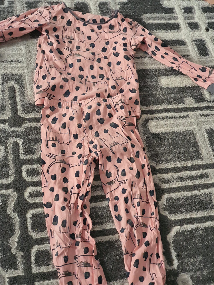 Pajamas and T-shirts - 7