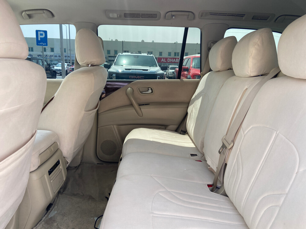 Nissan SE 2015 white  - 2