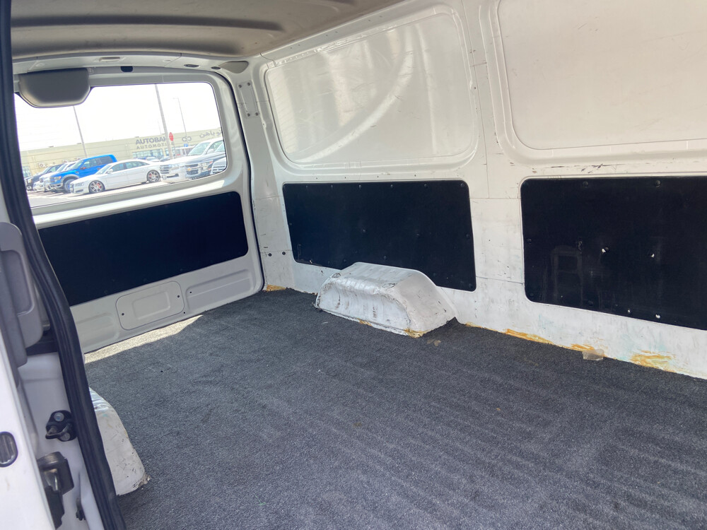 Nissan  2020 MV 350 white  - 7