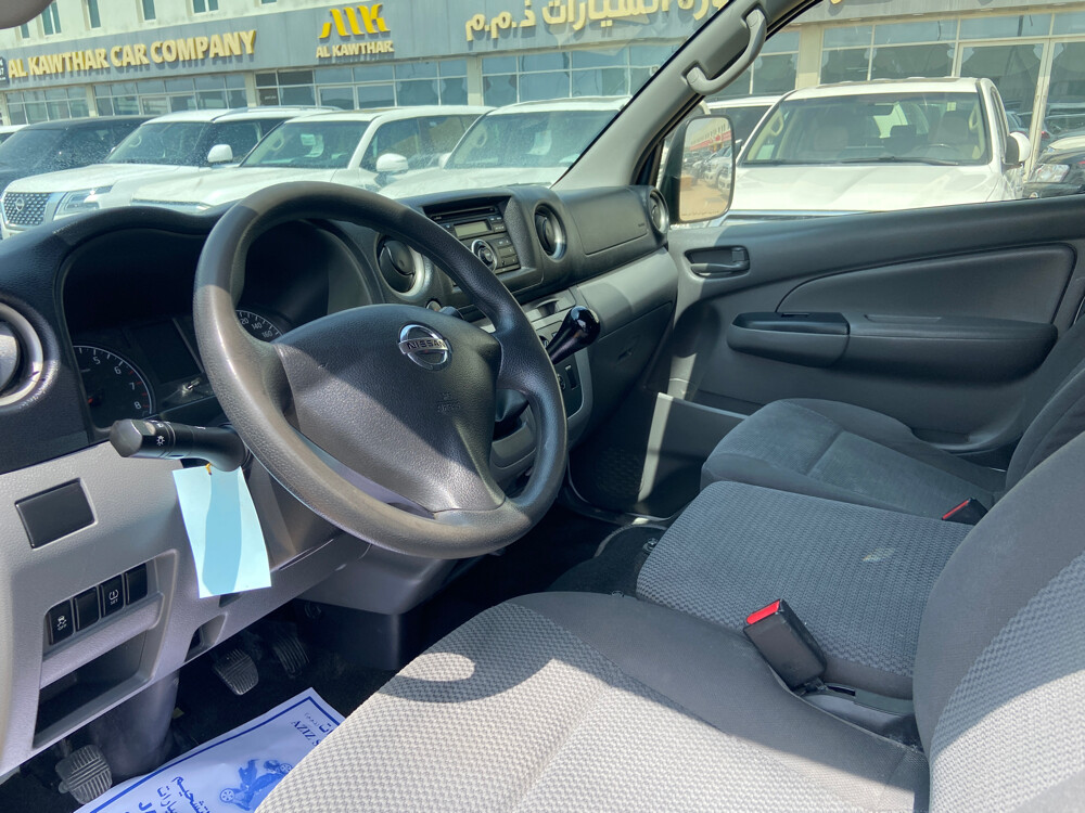 Nissan  2020 MV 350 white  - 6