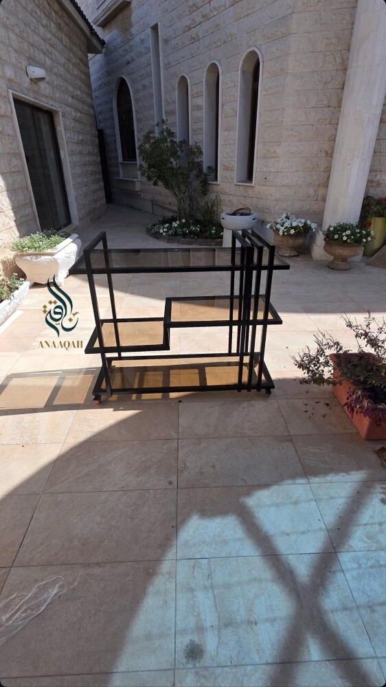 طاولات وعلاق ملابس - 4