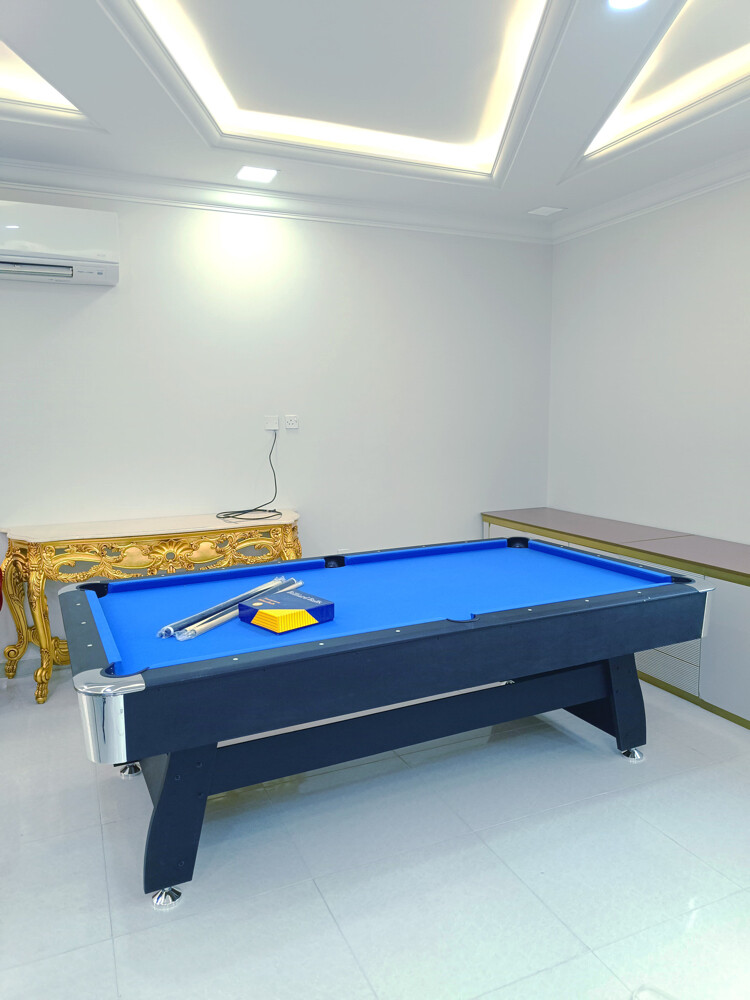Billiard table 9ft - 5