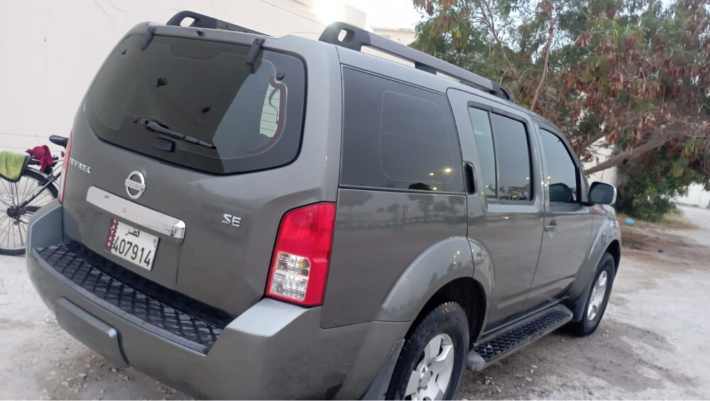  Nissan Pathfinder SE - 4
