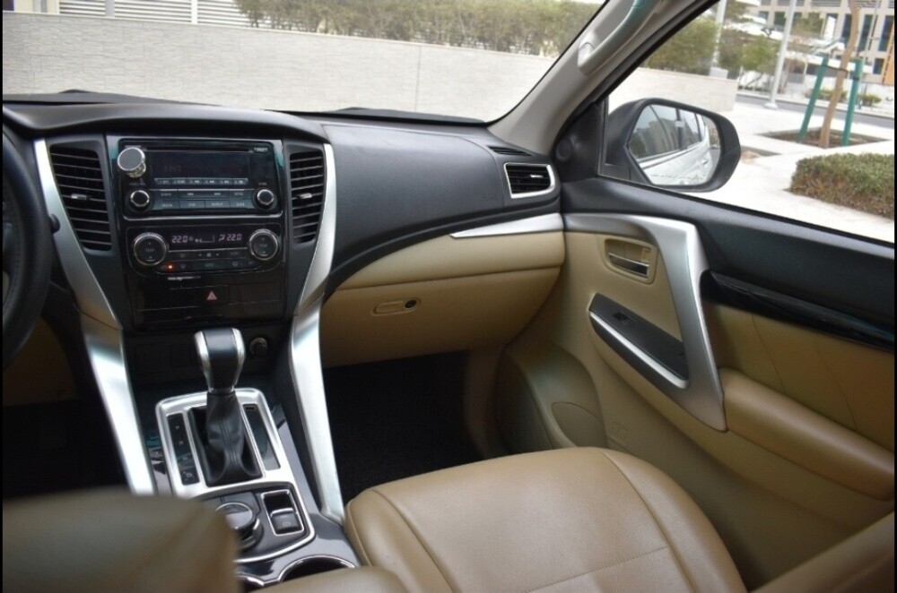 Montero sport 2017 low mileage — photo 7 for sale in Qatar