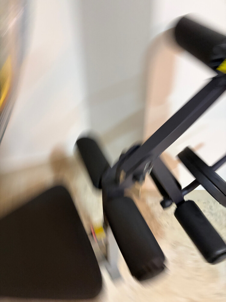 Incline bench machine for sale uses for chest&legs but there’s no a bar for weights the machine, the machine in a very good condition the final price is 800 and for shipping 100 riyal  - 3