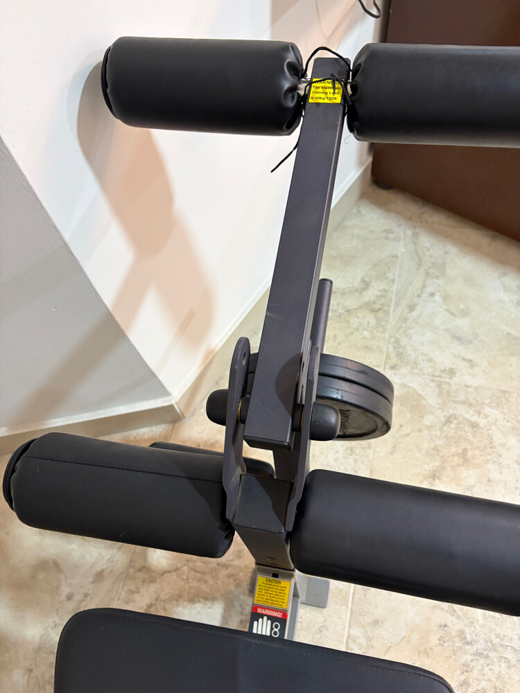 Incline bench machine for sale uses for chest&legs but there’s no a bar for weights the machine, the machine in a very good condition the final price is 800 and for shipping 100 riyal  - 4