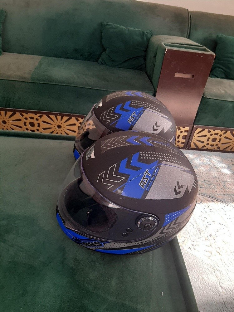 1 helmet 250 riyal 2 helmets 500 - 2