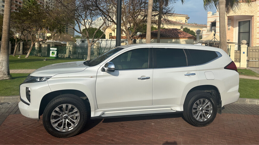 Montero Sport 2023 with warranty - 4