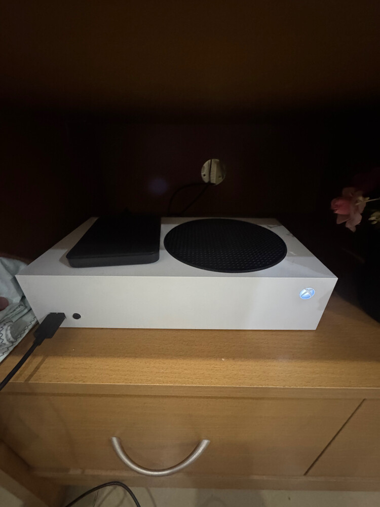 Xbox series s same like brand new - 1