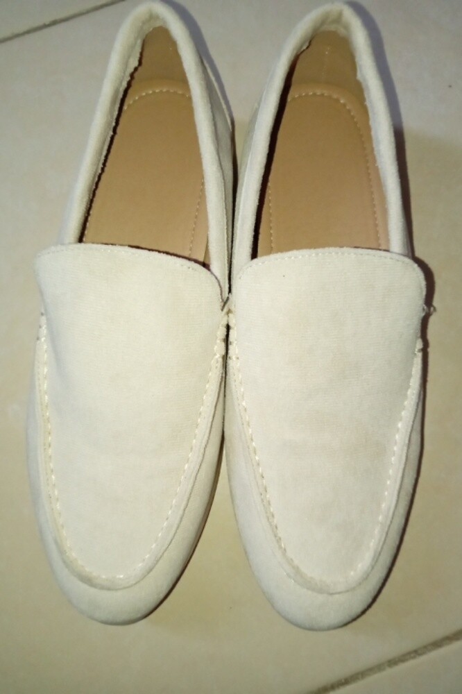 Shoes for sale 50 QTR - 2