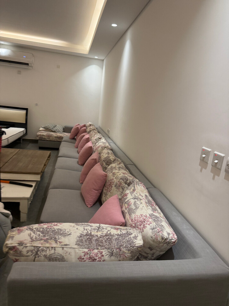 Sofa/couch - 1
