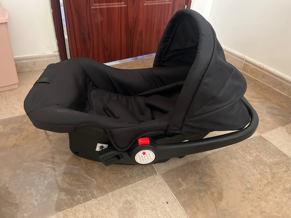 CARRY COT - 4