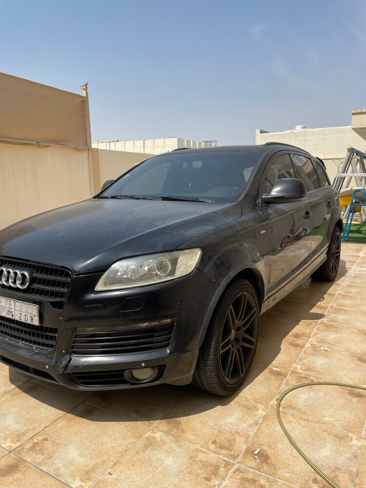 Audi Q7 quattro - 1