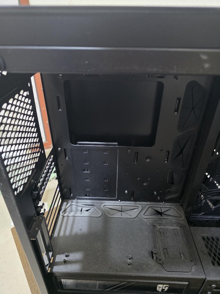 PC case, Monitor Arm, MSI Stand - 7