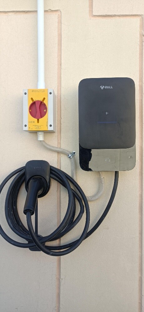 tesla, byd rox charger installati - 1
