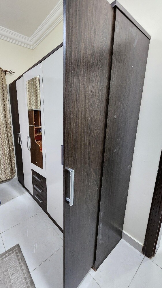 5 DOOR CUPBOARD WITH DRAWS - 2