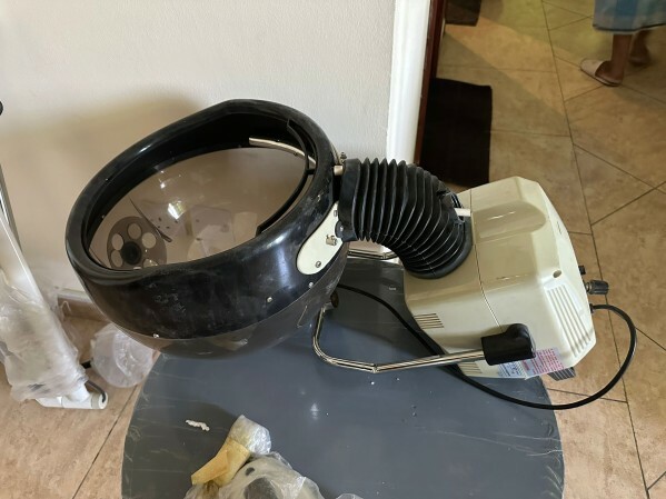 Hair Steamer with Wall Mounted St - 1