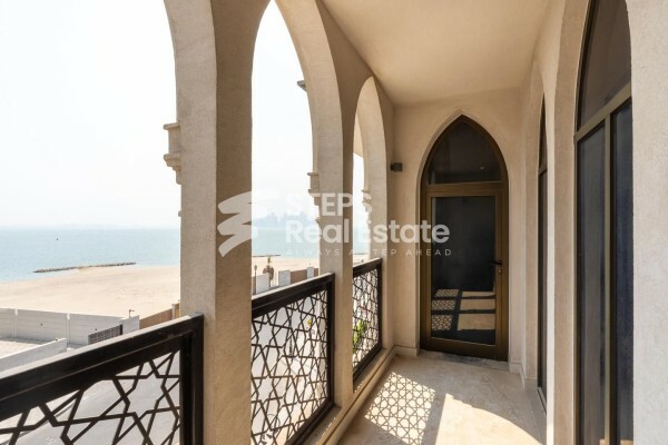 Luxury Apartment with Balcony - 12