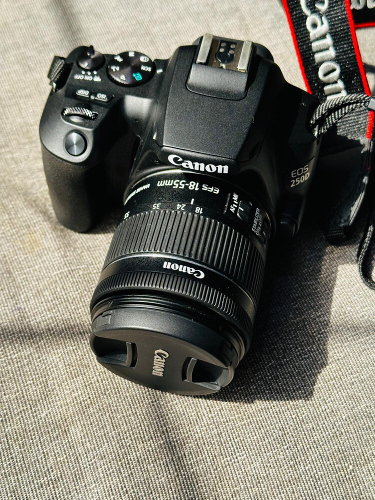 CANON EOS 250D  - 2