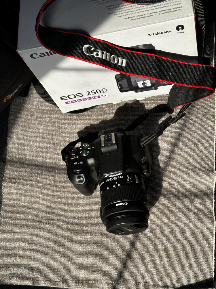 CANON EOS 250D  - 6