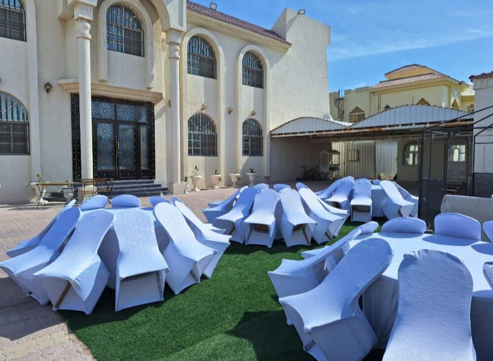 طاولات وكراسي وتغطيه ستائر وسجاد - 3