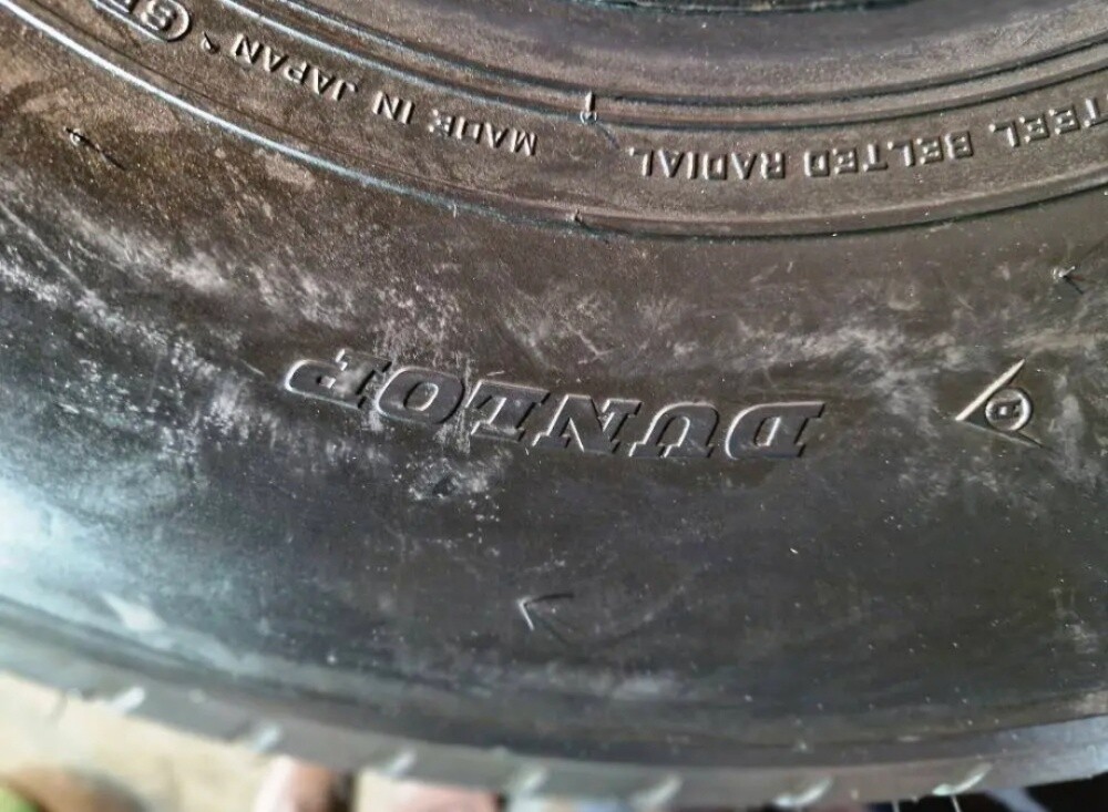 235/95/15"Dunlop tyre - 6