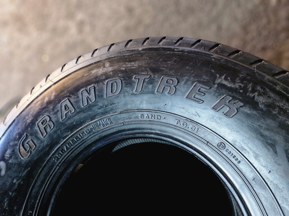 235/95/15"Dunlop tyre - 7