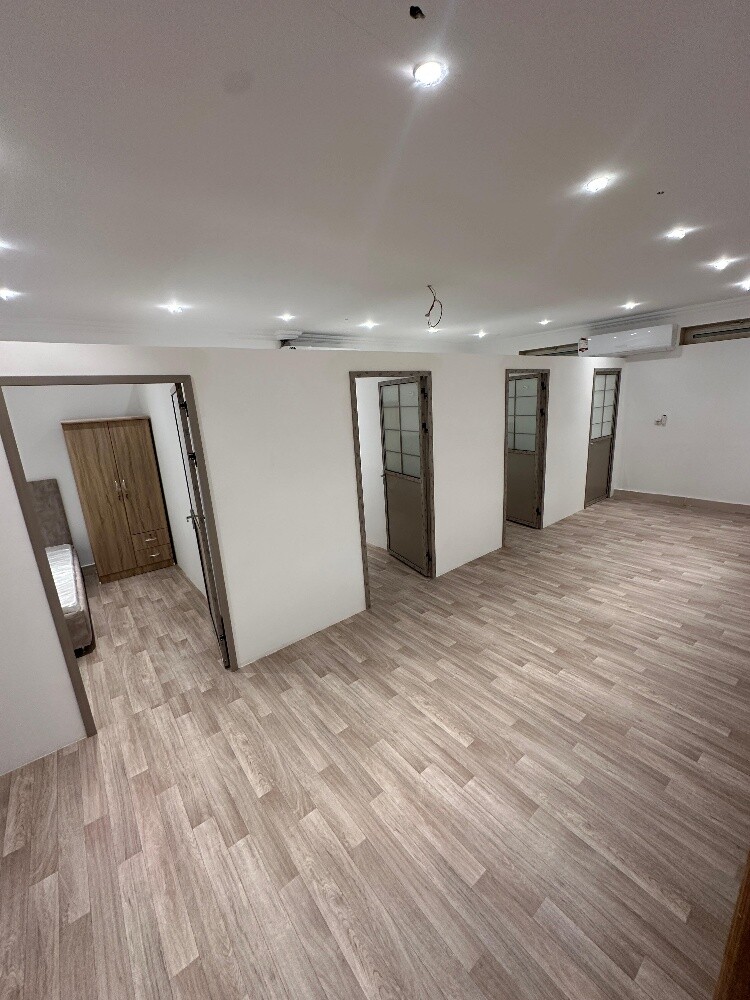 High-quality vinyl flooring. - 6