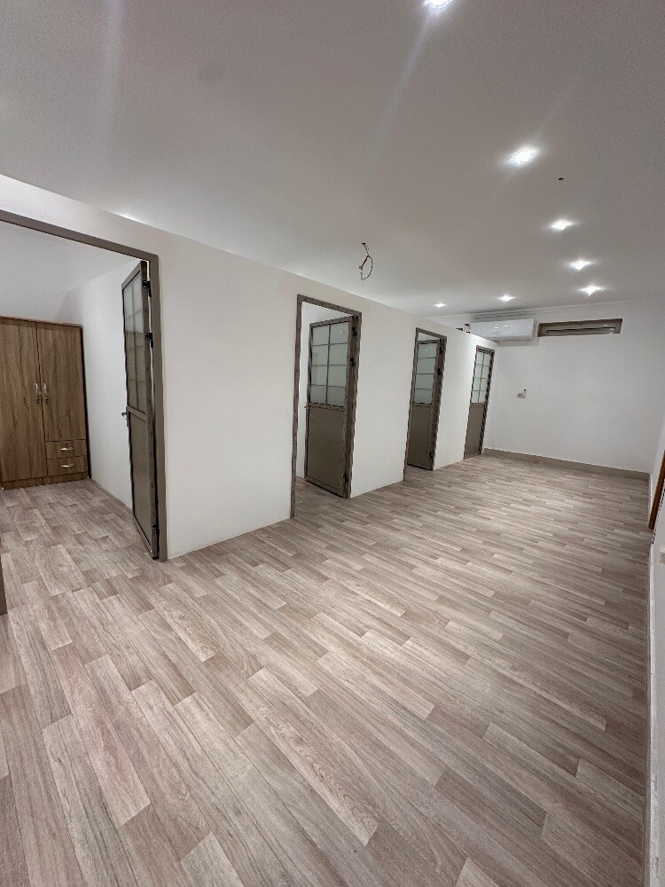 High-quality vinyl flooring. - 3