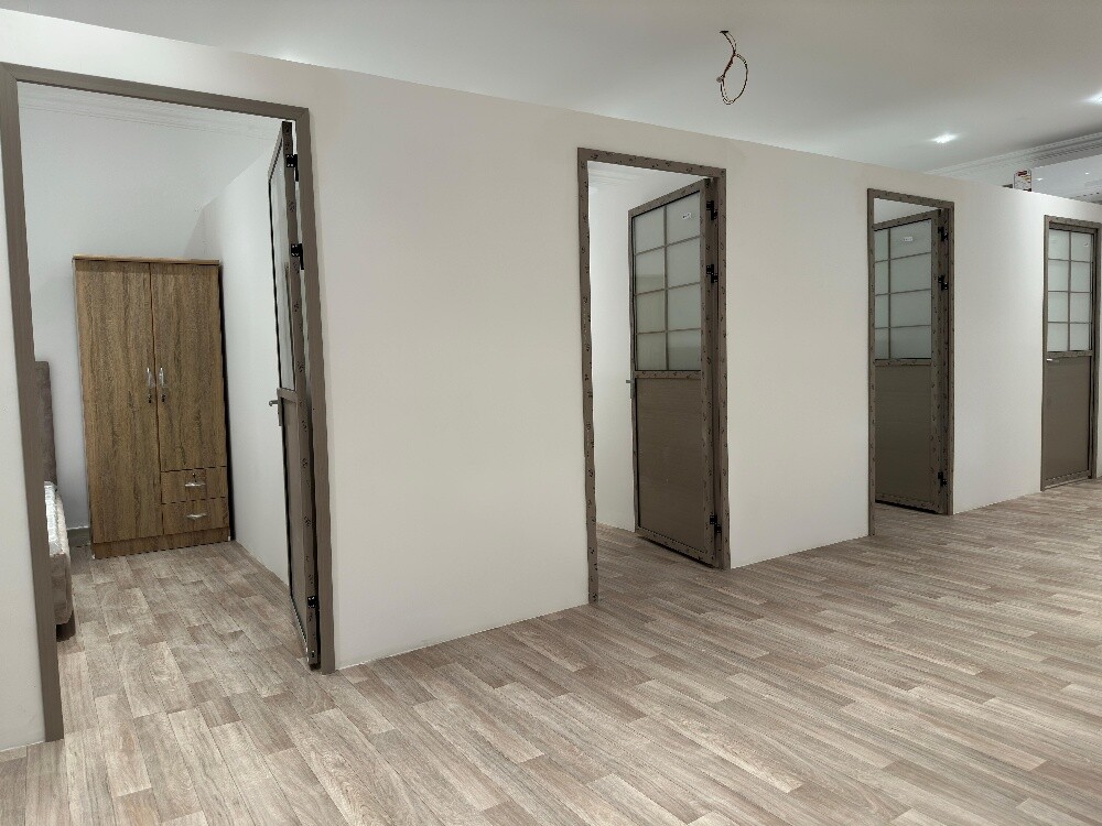 High-quality vinyl flooring. - 4