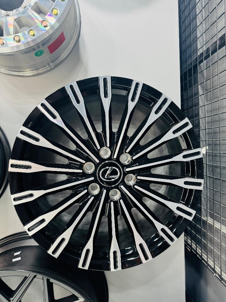 Lexus LX600 original Rims Size 22 - 1