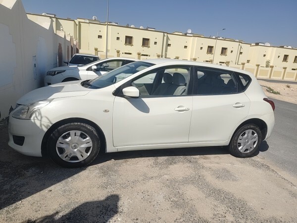 Nissan Tida hatch back 2014 - 3