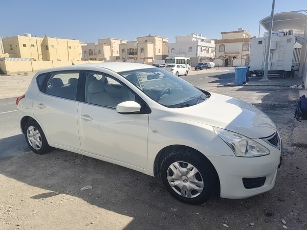 Nissan Tida hatch back 2014 - 2