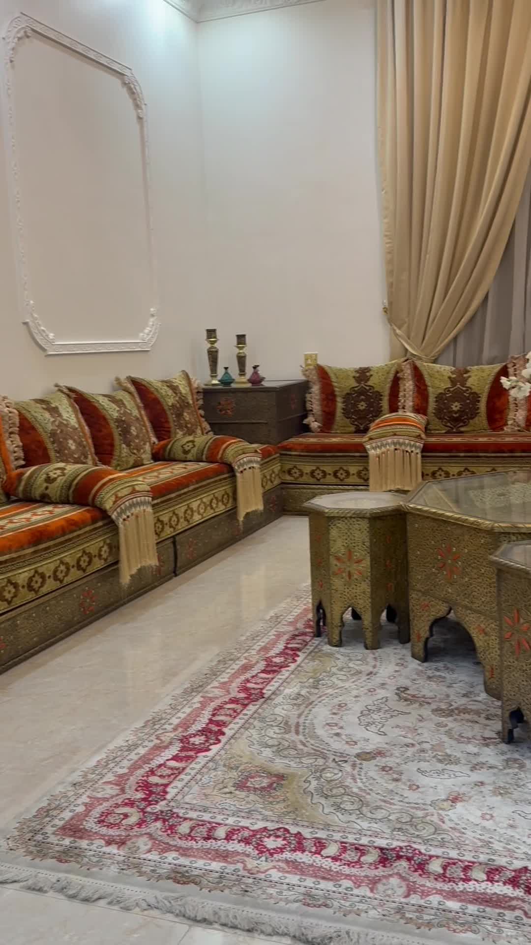 طقم كنب مغربي مع ستارة - 1