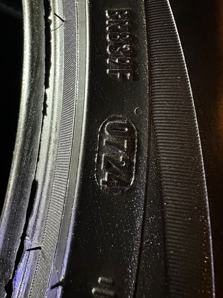 285/40/23 Pirelli, 2024 MF, 0 K.M - 5