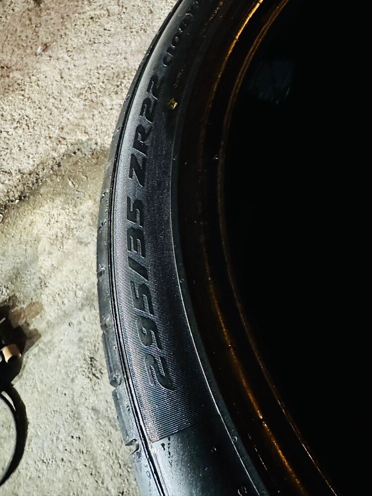 265/40/22 Front, 295/35/22 Back - 3